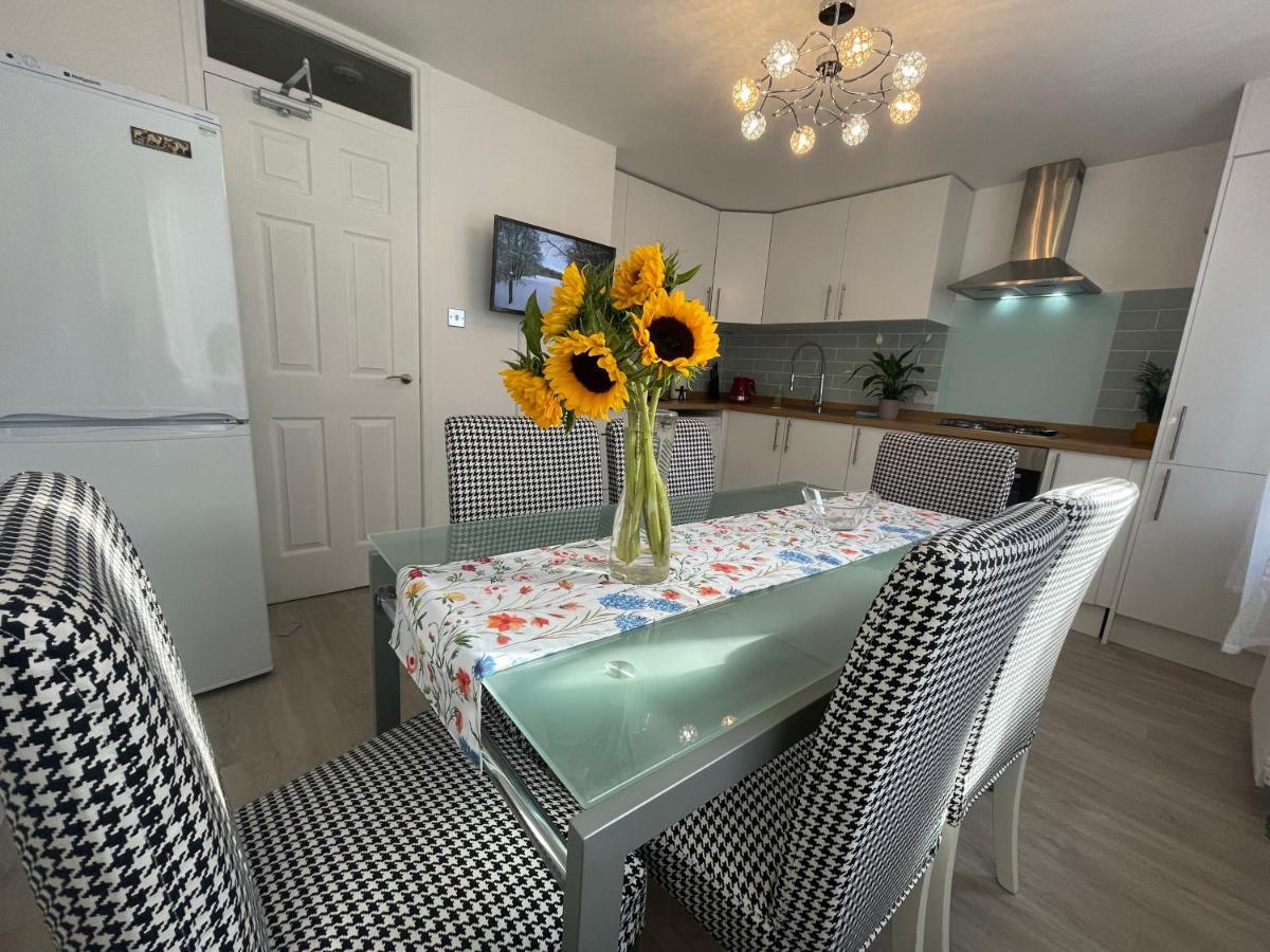 Comfy 2 Familyroom Appartement